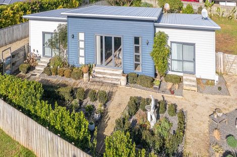 Photo of property in 14 Golf Vue Place, Castlecliff, Whanganui, 4501