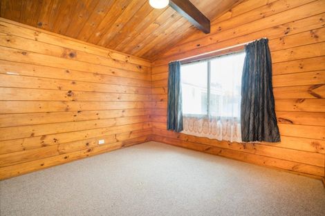 Photo of property in 9 Alma Place, Milson, Palmerston North, 4414