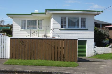 Photo of property in 74 Wallath Road, Westown, New Plymouth, 4310