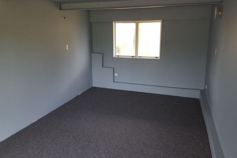 Photo of property in 16 Babich Road, Henderson Valley, Auckland, 0614