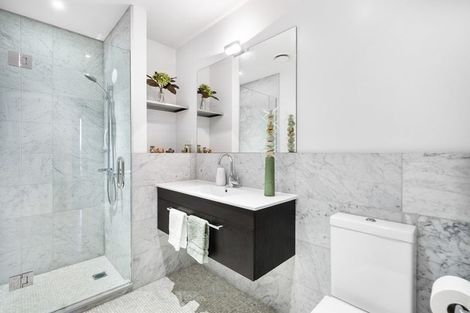 Photo of property in 9d/2 Saint Martins Lane, Grafton, Auckland, 1010