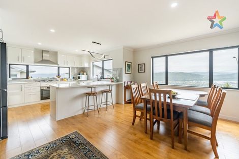 Photo of property in 6 Poto Road, Normandale, Lower Hutt, 5010