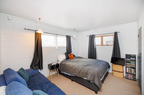 Photo of property in 16 Dunk Place, Milson, Palmerston North, 4414