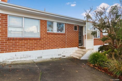 Photo of property in 3/305 Great North Road, Henderson, Auckland, 0612