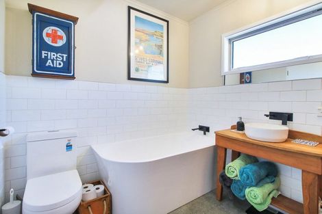 Photo of property in 44 Seabury Avenue, Foxton Beach, Foxton, 4815