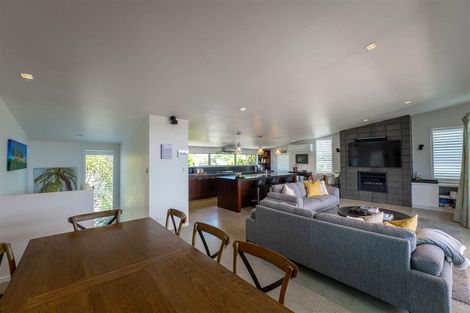 Photo of property in 32 Taumata Road, Omaha, 0986