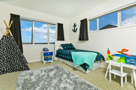 Photo of property in 27a Sapperton Drive, Henderson, Auckland, 0612