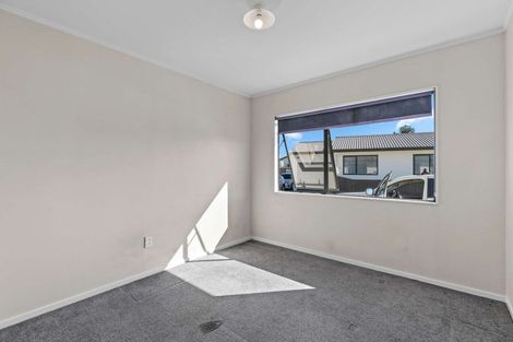 Photo of property in 28 Barneys Farm Road, Clendon Park, Auckland, 2103