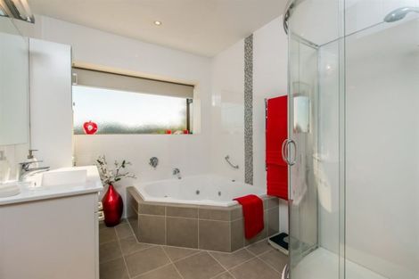 Photo of property in 1 Albert Hall Drive, Red Beach, 0932