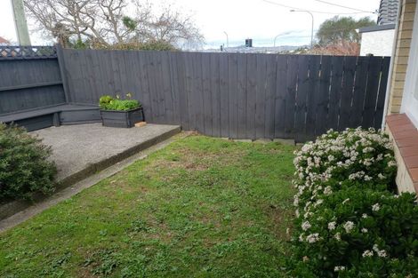 Photo of property in 8 Glenfield Road, Birkenhead, Auckland, 0626