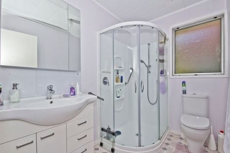 Photo of property in 35 Larissa Avenue, Henderson, Auckland, 0610