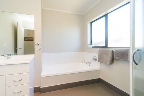 Photo of property in 18 Daniel Place, Kelvin Grove, Palmerston North, 4414
