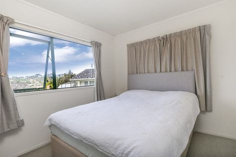 Photo of property in 10 Totaravale Drive, Totara Vale, Auckland, 0629