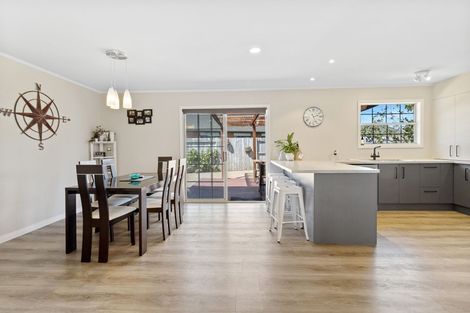 Photo of property in 14 Newfield Drive, Fairview Downs, Hamilton, 3214