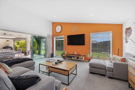 Photo of property in 6 Fred Carr Place, One Tree Point, 0118