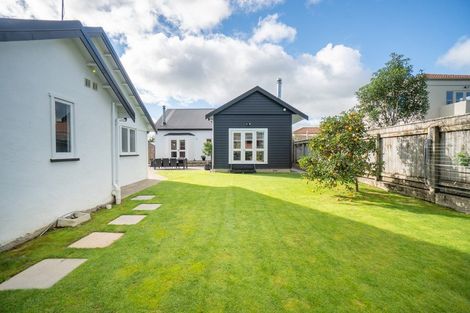 Photo of property in 12 Phoenix Avenue, Hokowhitu, Palmerston North, 4410