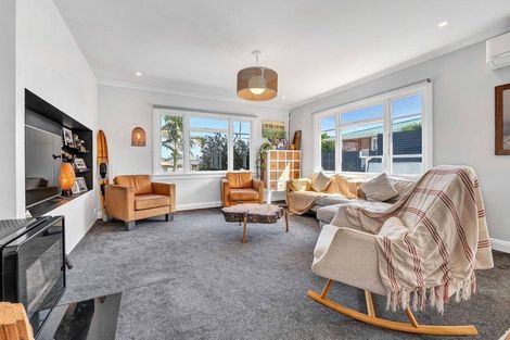 Photo of property in 113 Govett Avenue, Frankleigh Park, New Plymouth, 4310