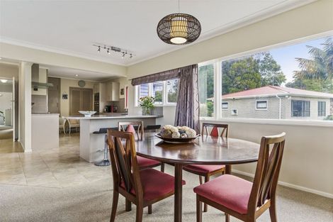 Photo of property in 1/345a Wairau Road, Totara Vale, Auckland, 0629