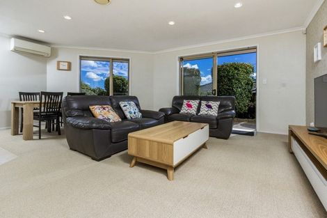 Photo of property in 5 Sunvista Avenue, Oteha, Auckland, 0632