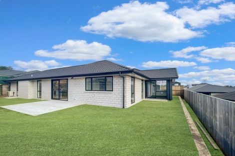 Photo of property in 16 North Ridge Drive, Rototuna North, Hamilton, 3210