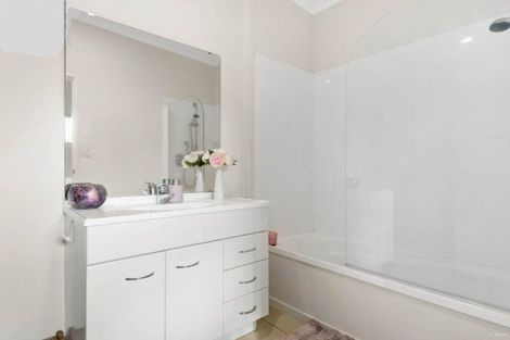 Photo of property in 14 Brashier Circle, Sunnyvale, Auckland, 0612