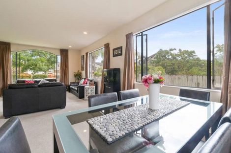Photo of property in 19 Rosetti Rise, West Harbour, Auckland, 0618