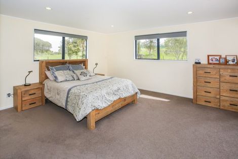 Photo of property in 266 Hart Road, Pukekohe, 2676