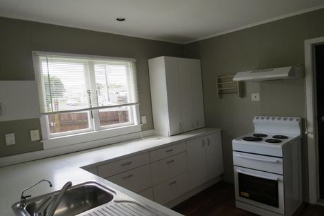 Photo of property in 15 York Crescent, Westown, New Plymouth, 4310