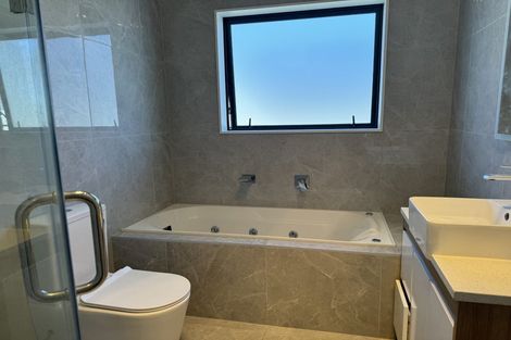 Photo of property in 8 Rossbeg Lane, Flat Bush, Auckland, 2019