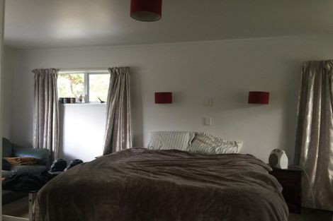 Photo of property in 293 Boord Crescent, Kumeu, 0891