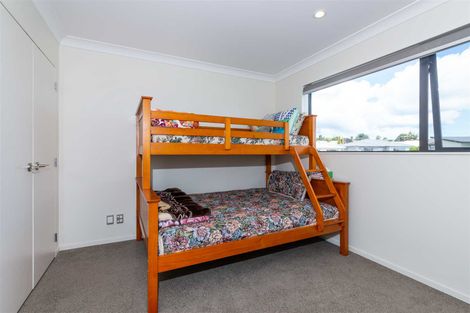 Photo of property in 23 Midhurst Avenue, Henderson, Auckland, 0612