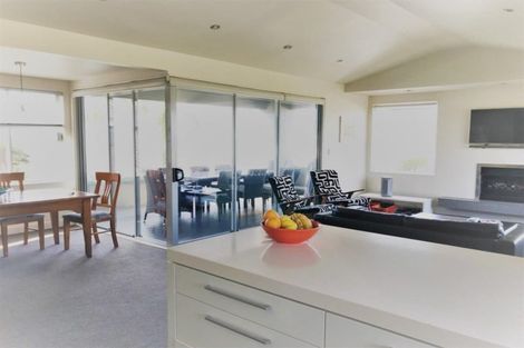 Photo of property in 34 Beach Road, Castor Bay, Auckland, 0620