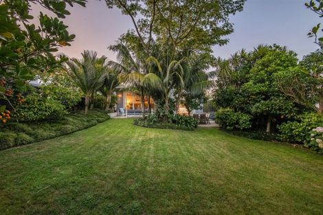 Photo of property in 15 Le Roy Terrace, Birkenhead, Auckland, 0626