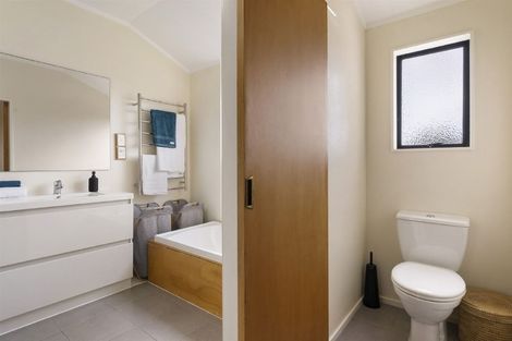 Photo of property in 2/3 Ceramco Place, Torbay, Auckland, 0630