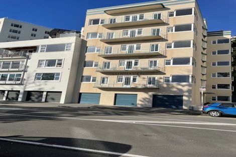 Photo of property in Sunhaven Flats, 262 Oriental Parade, Oriental Bay, Wellington, 6011