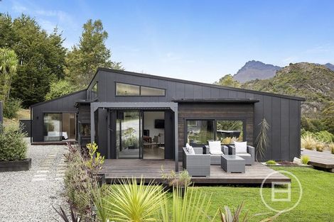 Photo of property in 18 Lookout Drive, Mount Creighton, Queenstown, 9371