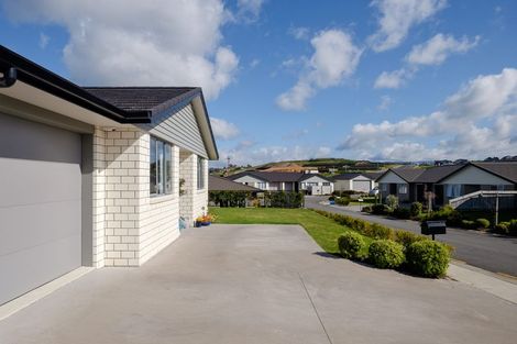 Photo of property in Waterview Estate, 44/4 Greystone Place, Omokoroa, 3114