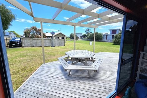 Photo of property in 135 Kowhai Avenue, Matarangi, Whitianga, 3592