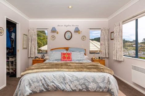 Photo of property in 10 Huxley Grove, Churton Park, Wellington, 6037