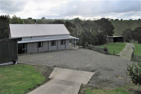 Photo of property in 74 Mangaone Road, Halcombe, Feilding, 4779