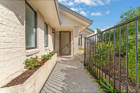 Photo of property in 12 Paradise Place, Pakuranga Heights, Auckland, 2010