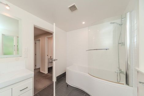 Photo of property in 64 Eden Street, Island Bay, Wellington, 6023
