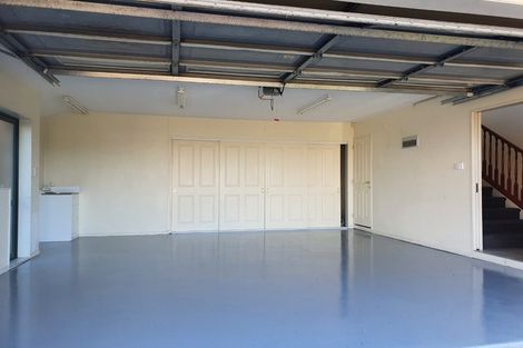 Photo of property in 3 Boeing Place, Goodwood Heights, Auckland, 2105