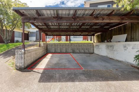 Photo of property in 3/94 Chivalry Road, Glenfield, Auckland, 0629