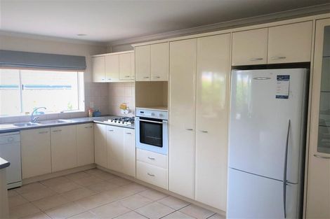 Photo of property in 14 Heyington Way, East Tamaki Heights, Auckland, 2016