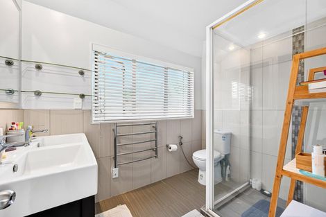 Photo of property in 3 Zefiro Drive, Massey, Auckland, 0614