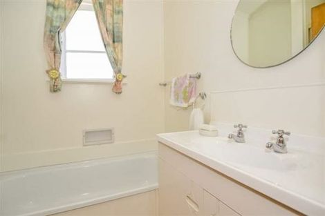 Photo of property in 20 Kelkirk Street, Kelston, Auckland, 0602