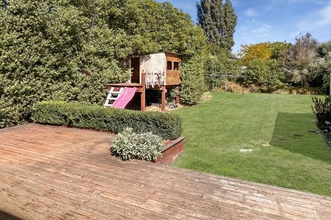 Photo of property in 17 Grimseys Road, Redwood, Christchurch, 8051