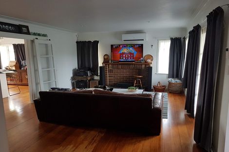 Photo of property in 176 Beach Haven Road, Beach Haven, Auckland, 0626