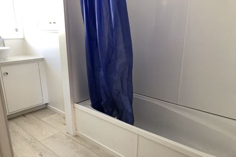 Photo of property in 3/2 Longbill Place, Glendene, Auckland, 0602